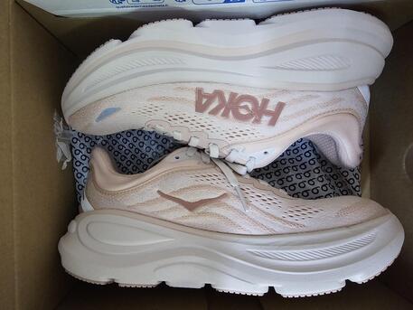 Ghirnatah, Clothing & Accessories, SAR 450,  HOKA Bondi 9 Lace Up Size: 6.5B US Pink (Women)