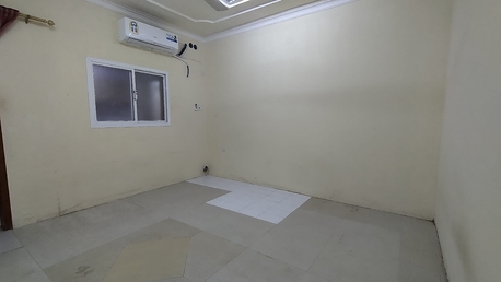 Sanabis, Apartments/Houses, BHD 140/year,  1 BR,  Sanabis:- Groundfloor Studio Flat On Rent With Unlimited Ewa..