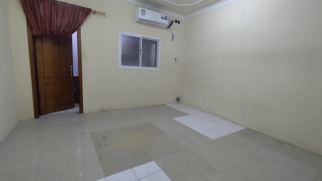 Sanabis, Apartments/Houses, BHD 140/year,  1 BR,  Sanabis:- Groundfloor Studio Flat On Rent With Unlimited Ewa..