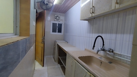 Sanabis, Apartments/Houses, BHD 140/year,  1 BR,  Sanabis:- Groundfloor Studio Flat On Rent With Unlimited Ewa..