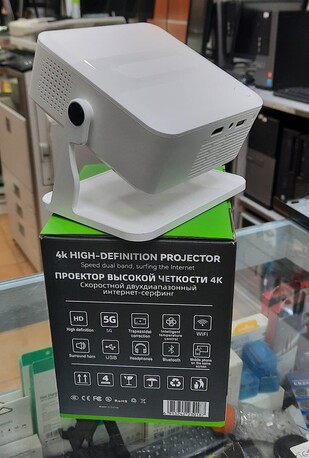 Manama, Computers, BHD 23,  New BoxPack Projector Builtin 5G WiFi You Can Play YouTube Mobile Phone On The Same Screen