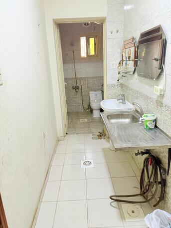 Al Jubail Al Balad, Rooms Available, SAR 1300/month,  30 Sq. Meter,  Single Room With Separate Washroom And Entrance For Single Family/Executive Bachelor