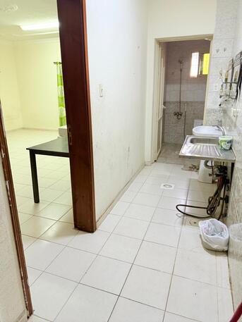 Al Jubail Al Balad, Rooms Available, SAR 1300/month,  30 Sq. Meter,  Single Room With Separate Washroom And Entrance For Single Family/Executive Bachelor