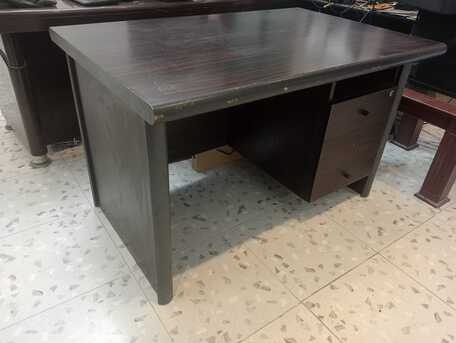 Arad, Furniture, BHD 19,  2 Office Tables For Sale Affordable Used Desks 19 BHD Each Neg