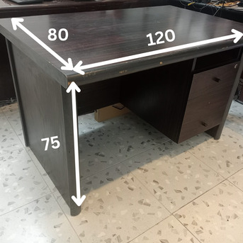 Arad, Furniture, BHD 19,  2 Office Tables For Sale Affordable Used Desks 19 BHD Each Neg