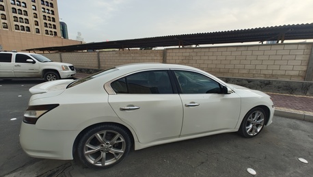 Manama, Vehicles, Cars & Trucks , BHD 2000,  Nissan Maxima,  2014,  Automatic,  190000 KM,   3.5L V6  - Powerful Full-Size Sedan Manama