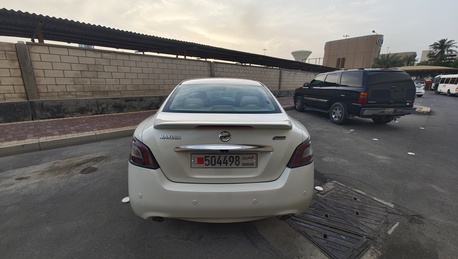Manama, Vehicles, Cars & Trucks , BHD 2000,  Nissan Maxima,  2014,  Automatic,  190000 KM,   3.5L V6  - Powerful Full-Size Sedan Manama