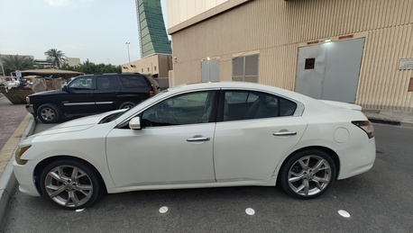 Manama, Vehicles, Cars & Trucks , BHD 2000,  Nissan Maxima,  2014,  Automatic,  190000 KM,   3.5L V6  - Powerful Full-Size Sedan Manama