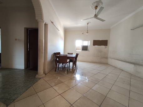 Jidhafs, Apartments/Houses, BHD 160/year,  3 BR,  Jidhafs:- 3Bhk Unfurnished Flat On Rent..
