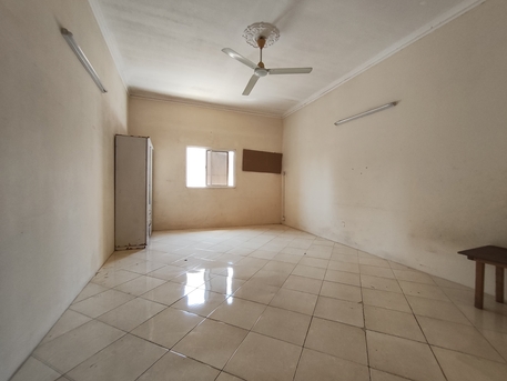 Jidhafs, Apartments/Houses, BHD 160/year,  3 BR,  Jidhafs:- 3Bhk Unfurnished Flat On Rent..