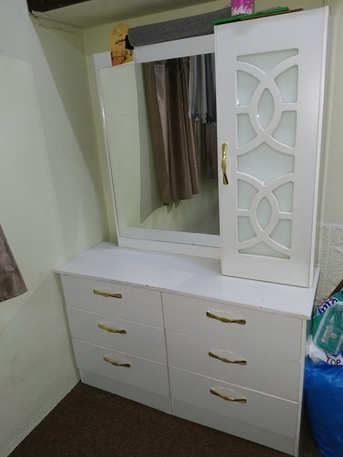 Jeddah, Furniture, SAR 550,  King Size White Color Bed With Matress In Mint Condition,dressing Singar Daan