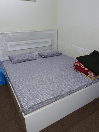 Jeddah, Furniture, SAR 550,  King Size White Color Bed With Matress In Mint Condition,dressing Singar Daan