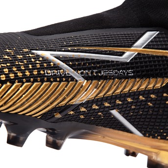 New York, Sporting Goods, Play Like A Pro & Look Like One Too With The Midnight Gator! ⚽✨