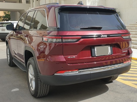 Al Sulaymaniyyah, Vehicles, Cars & Trucks , Jeep Grand Cherokee Laredo (4x4),  2025,  Automatic,  200 KM,