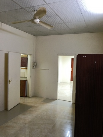 Salmaniya, Apartments/Houses, BHD 150/month,  1 BR,  Well-maintained Semi Furnished 1-bedroom Flat Is Available For Rent In Salmaniya.