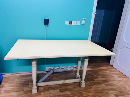 Riyadh, Furniture, SAR 800,  Selling 5-6 Seater Corner Sofa And Table