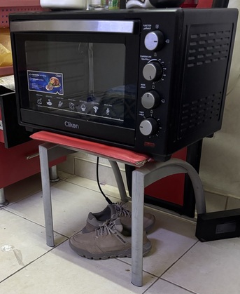 Riyadh, Appliances, SAR 550,  One Oven Two Gas Cylinders And One Stove For Sale 0592341975