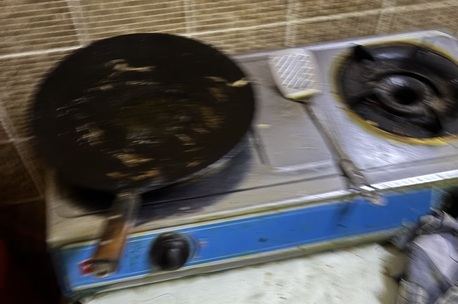 Riyadh, Appliances, SAR 550,  One Oven Two Gas Cylinders And One Stove For Sale 0592341975