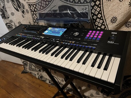 New York, Musical Instruments, USD 1900,  Korg Pa5X 61-Key Arranger Keyboard