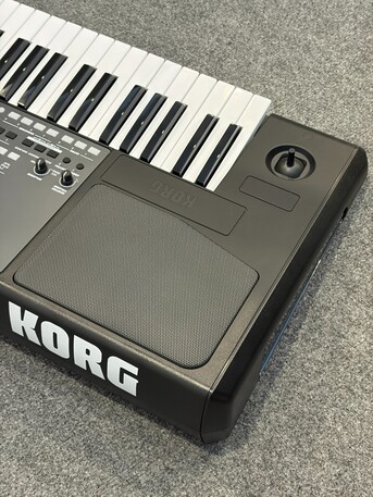New York, Musical Instruments, USD 550,  Korg Pa600 61-Key Arranger Keyboard