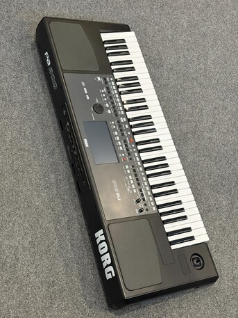 New York, Musical Instruments, USD 550,  Korg Pa600 61-Key Arranger Keyboard