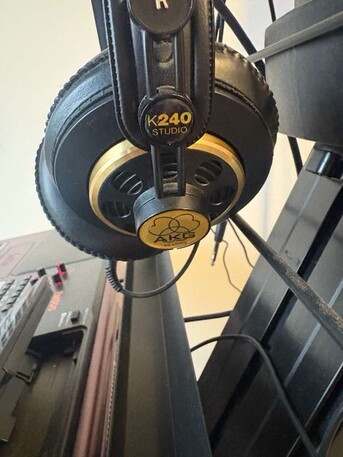 New York, Musical Instruments, USD 1350,  Korg PA1000 Pro Arranger