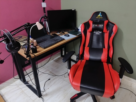 Al Aqeeq, Computers, SAR 700,  Computer Table And Gaming Chair