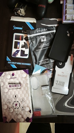 Al Muruj, Mobile Phones, SAR 1550,  Honor 200 5G 12gb 256gb With Accessories