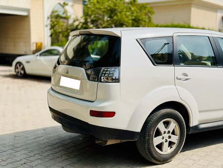 Saar, Vehicles, Cars & Trucks , BHD 1750,  Mitsubishi Outlander,  2009,  Automatic,  179 KM,  🚙  2.4 | FULL OPTION Power &bull; Space &bull; Reliability