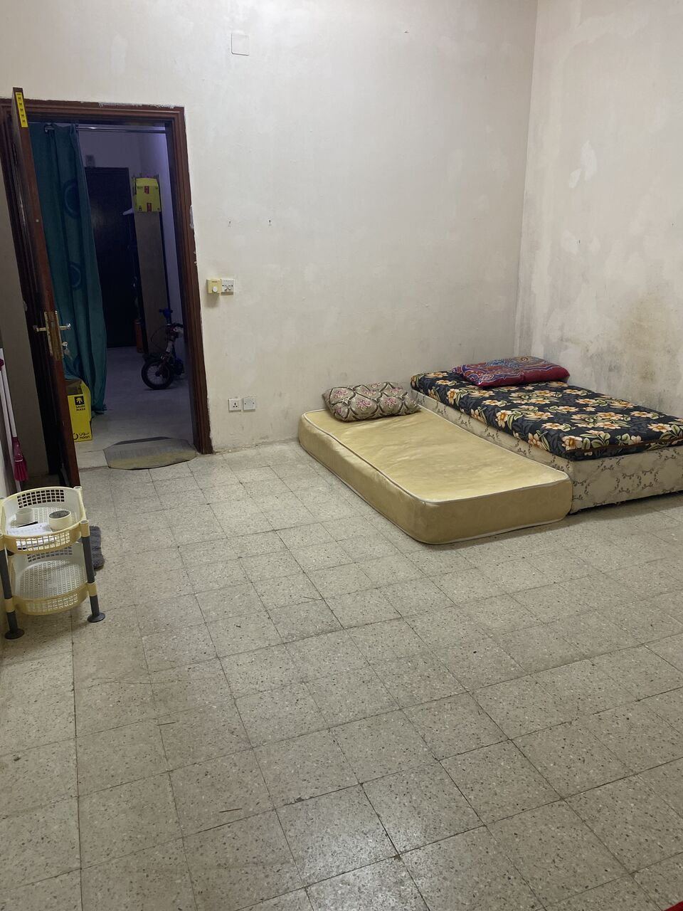 Jizan, Apartments, Flats, Houses & Villas, SAR 650/month,  1 BR,  One Room(Sublet With AC, Bed & Sofa) For Rent In Babgi Building No 2