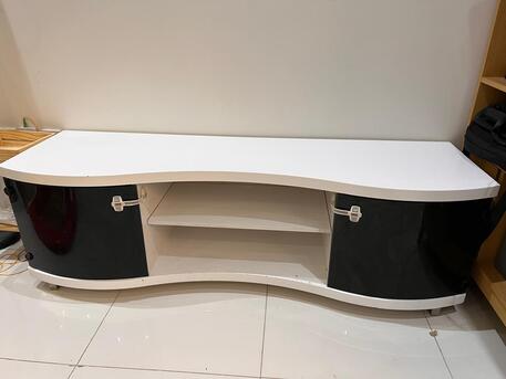 Al Malaz, Furniture, SAR 300,  Living Room Furniture - Coffee Table And TV Table