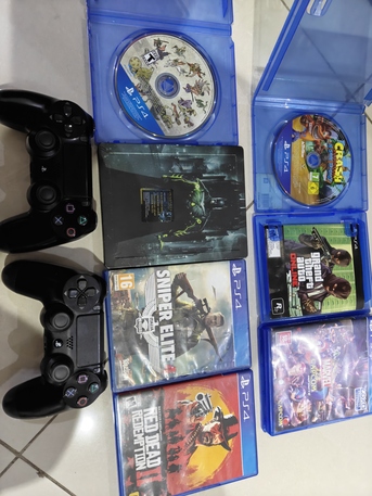 Riyadh, Video Games, SAR 1050,  Ps4 Pro With 2 Joystick And Games