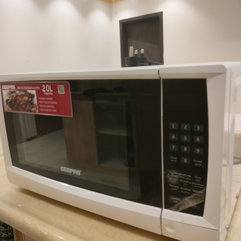 Khobar, Appliances, SAR 100,  GEEPAS Micorwave Oven 20 L Capacity Not Used Much.