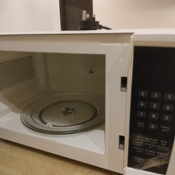 Khobar, Appliances, SAR 100,  GEEPAS Micorwave Oven 20 L Capacity Not Used Much.