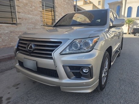 Riyadh, Vehicles, Cars & Trucks , SAR 145,  2014,  2010,  &ndash;تحديد&ndash;,  233 KM,  Lexus Lx570 For Sale