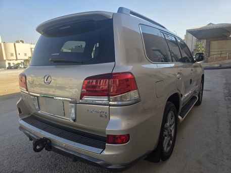 Riyadh, Vehicles, Cars & Trucks , SAR 145,  2014,  2010,  &ndash;تحديد&ndash;,  233 KM,  Lexus Lx570 For Sale