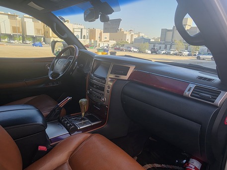 Riyadh, Vehicles, Cars & Trucks , SAR 145,  2014,  2010,  &ndash;تحديد&ndash;,  233 KM,  Lexus Lx570 For Sale