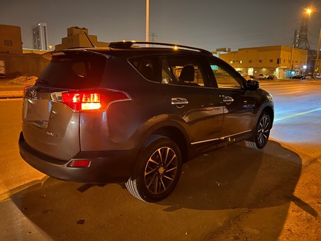 Hittin, Vehicles, Cars & Trucks , SAR 48000,  Toyota RAV4,  2015,  Automatic,  169956 KM,  - - 169,956 KM - SAR:48,000, Riyadh - Hittin (Exit-02) / Ummul Hammam.