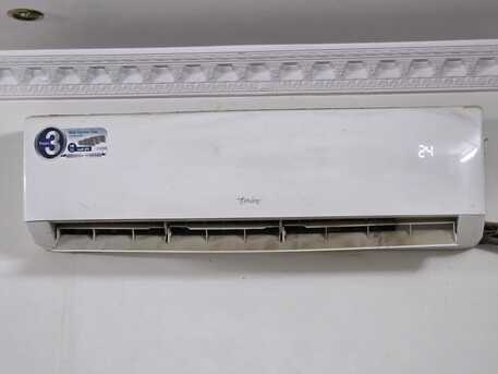 Riyadh, Air Conditioners, SAR 4000,  HOUSEHOLD ITEMS. SPLIT AC