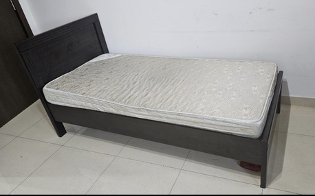 Manama, Household Items, BHD 25,  Queen Size Wooden Frame And Bed