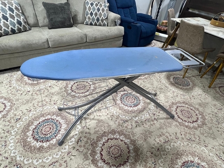 Dammam, Furniture, SAR 110,  Iron Stand In Perfect Condition.  Price Nighoshiable.