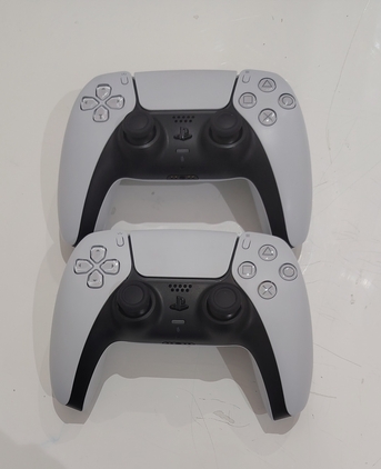 Riyadh, Electronics, SAR 2000,  New PS5 + 2 Controllers