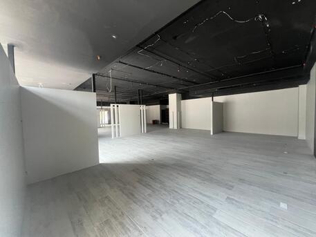 Manama, Shops, BHD 1800,  464 Sq. Meter,  Spacious Showroom For Rent In Khamis