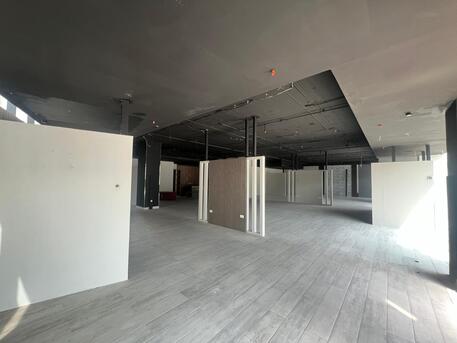 Manama, Shops, BHD 1800,  464 Sq. Meter,  Spacious Showroom For Rent In Khamis