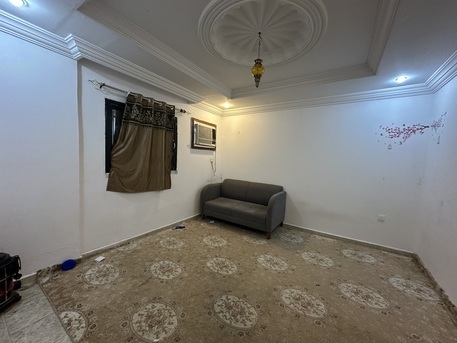 Al Aziziyah, Rooms Available, SAR 900/month,  Prime Location  Spices Building 2BHK Flat : 1room For Rent