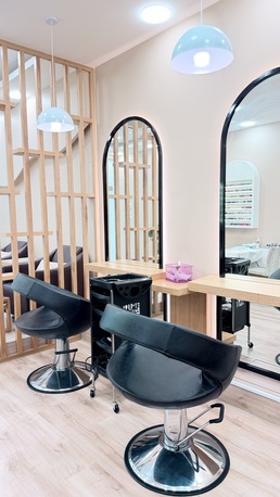 Manama, Jobs, Beautician