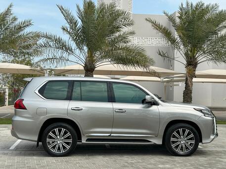 Riffa, Vehicles, Cars & Trucks , BHD 20000,  Lexus LX 570,  2017,  Automatic,  200000 KM,  LEXUS LX570 MODEL  FOR SALE
