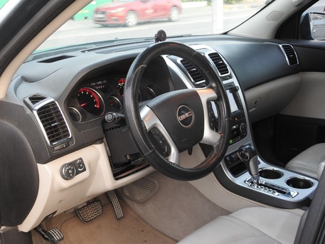 Manama, Vehicles, Cars & Trucks , BHD 1300,  Gmc Acadia,  2010,  Automatic,  200000 KM,    MODEL FOR SALE