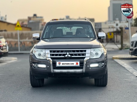 Manama, Vehicles, Cars & Trucks , BHD 2,  Mitsubishi Pajero,  2015,  137900 KM,