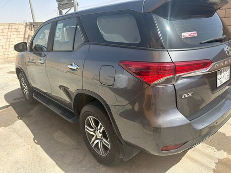 Riyadh, Vehicles, Cars & Trucks , SAR 80000,  Toyota Fortuner,  2020,  Automatic,  210000 KM,  Grey Color - Single Owner